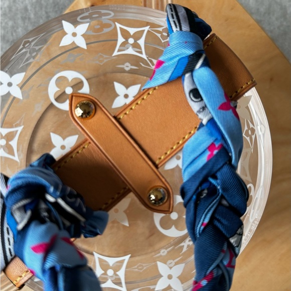 Vintage  Louis Vuitton vanity clear acrylic round box with free LV scarf - Picture 2 of 8